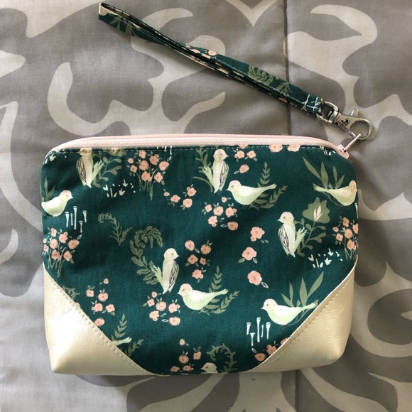 Handbags - Bird wristlet